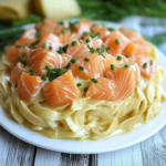 Pâtes au saumon fumé crémeuses avec aneth et sauce à la crème